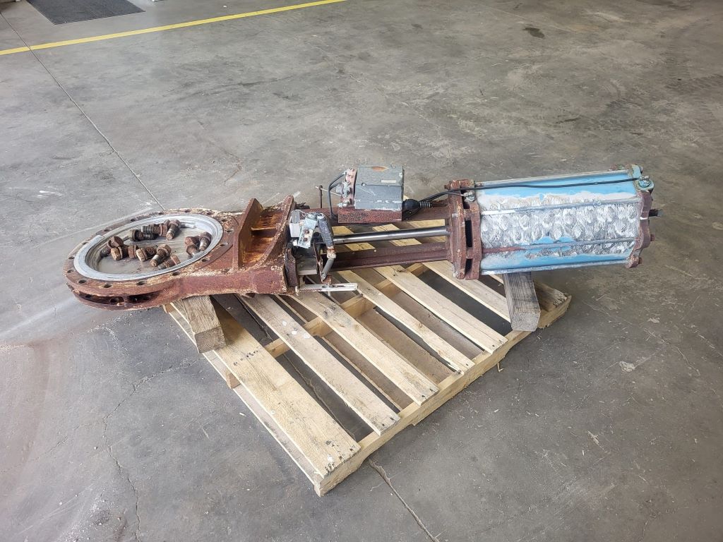 Used DeZurik 9122663 Valve Valve