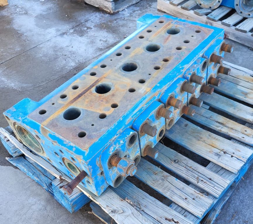 Used National 300Q-5H Quintuplex Pump Fluid End Only